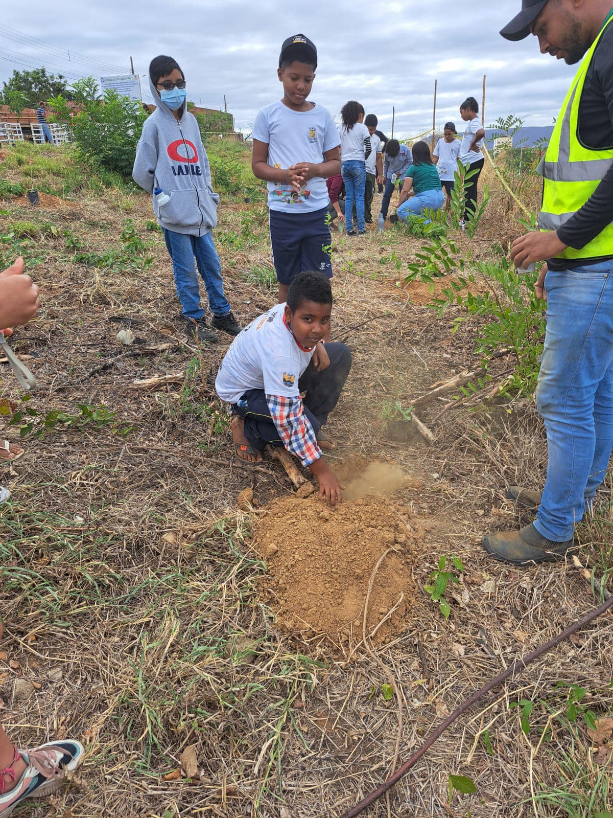 Prefeitura de Araçuaí Inicia Projeto “ Bosque do Amanhã”